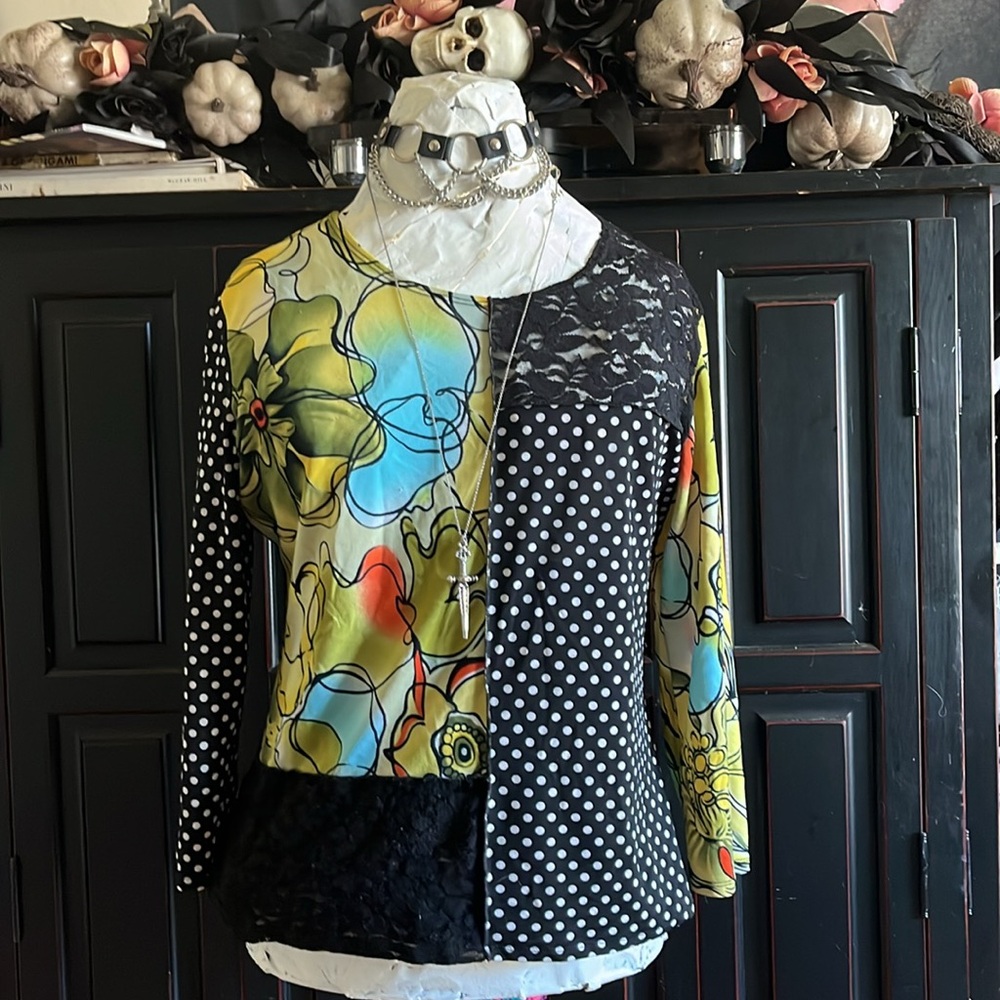 Really cool vintage patchwork top y2k graphics Lace, dots, floral, patchwork Lg